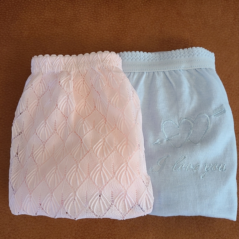 2 pairs of ladies panties